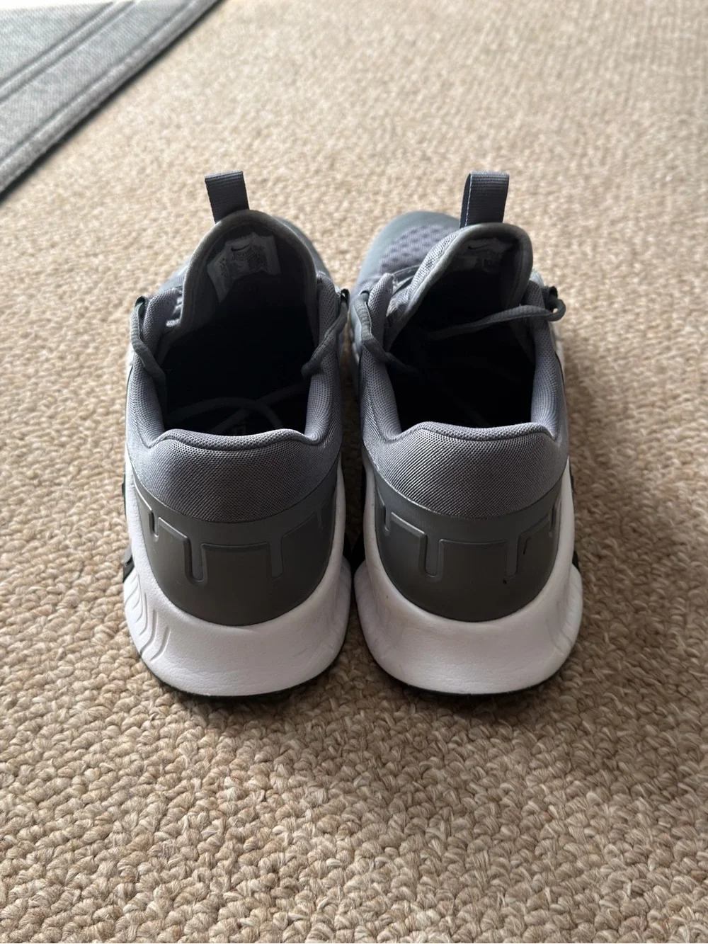 Nike Free Metcon 5 Men's Gray and White Athletic Shoes